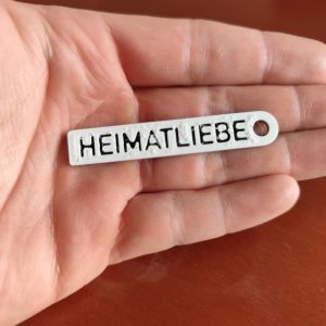 Heimatliebe Schlüsselanhänger – 8,5 cm x 1 cm, aus Kunststoff