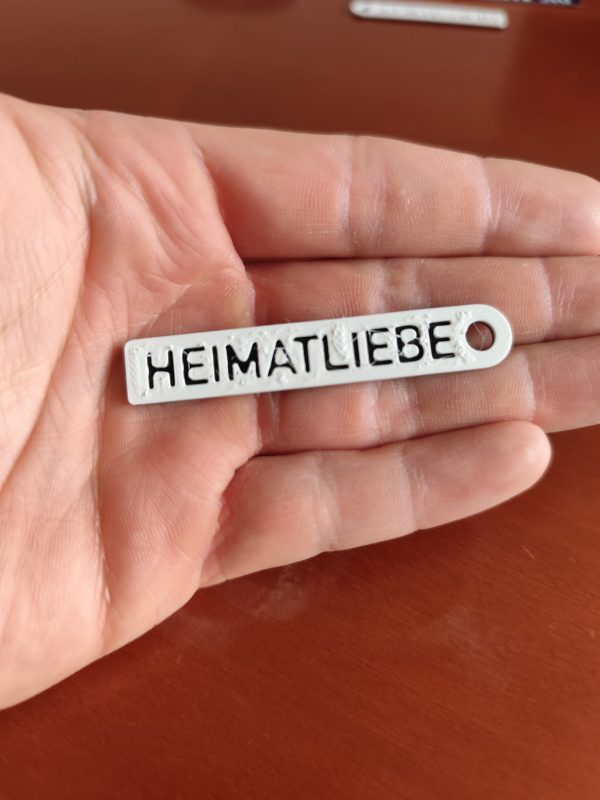 Heimatliebe Schlüsselanhänger – 8,5 cm x 1 cm, aus Kunststoff