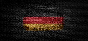 Deutsche Flagge mit dunklem Stoffhintergrund – konservative politische Aufkleber als Zeichen für eine patriotische und konservative Haltung.